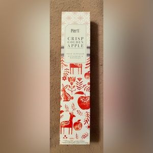 Pier 1 Crisp Golden Apple Reed Diffuser -NIB
